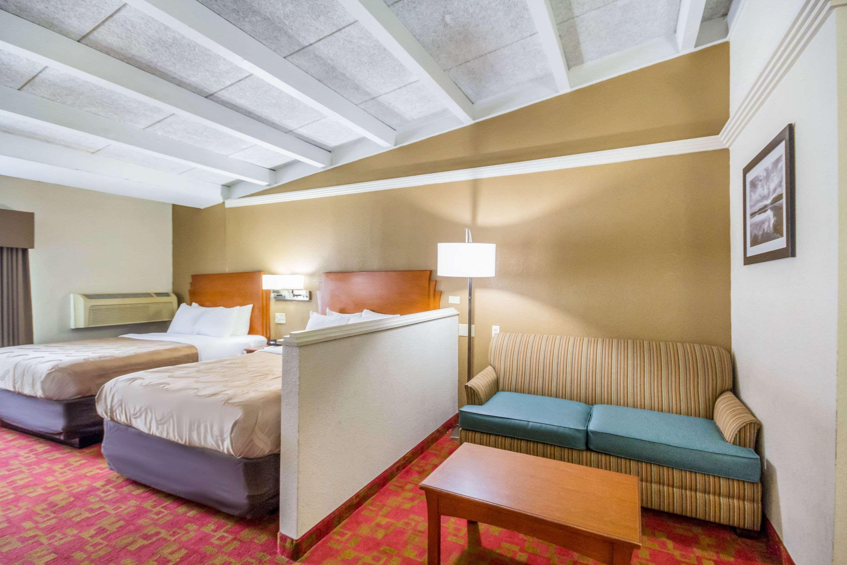 Quality Inn & Suites Kansas City - Independence I-70 East Exteriör bild