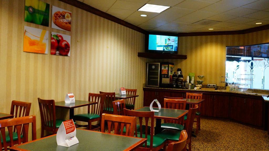 Quality Inn & Suites Kansas City - Independence I-70 East Exteriör bild
