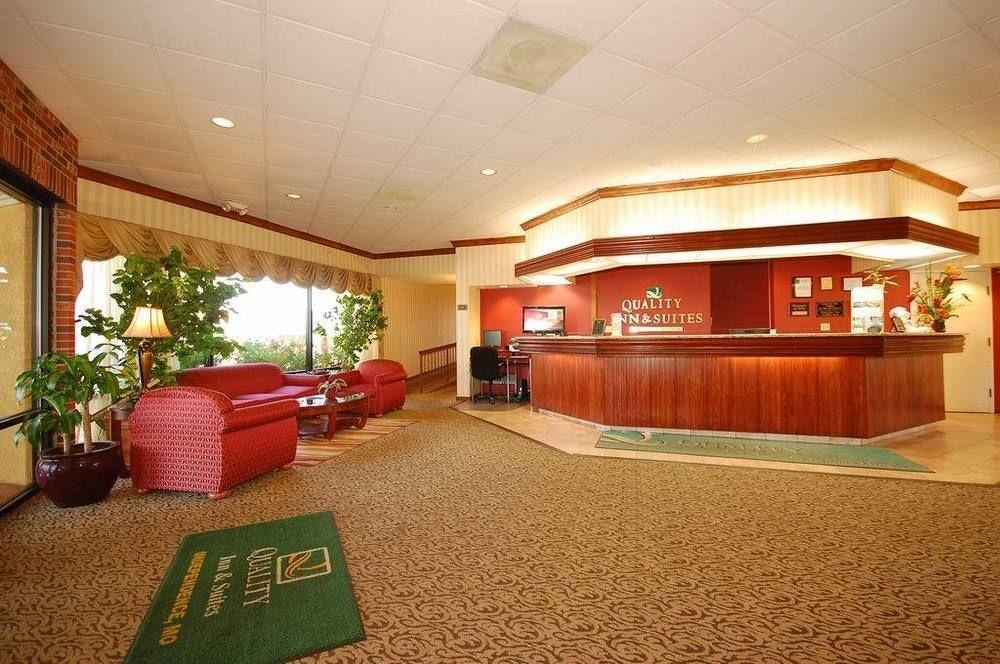 Quality Inn & Suites Kansas City - Independence I-70 East Exteriör bild
