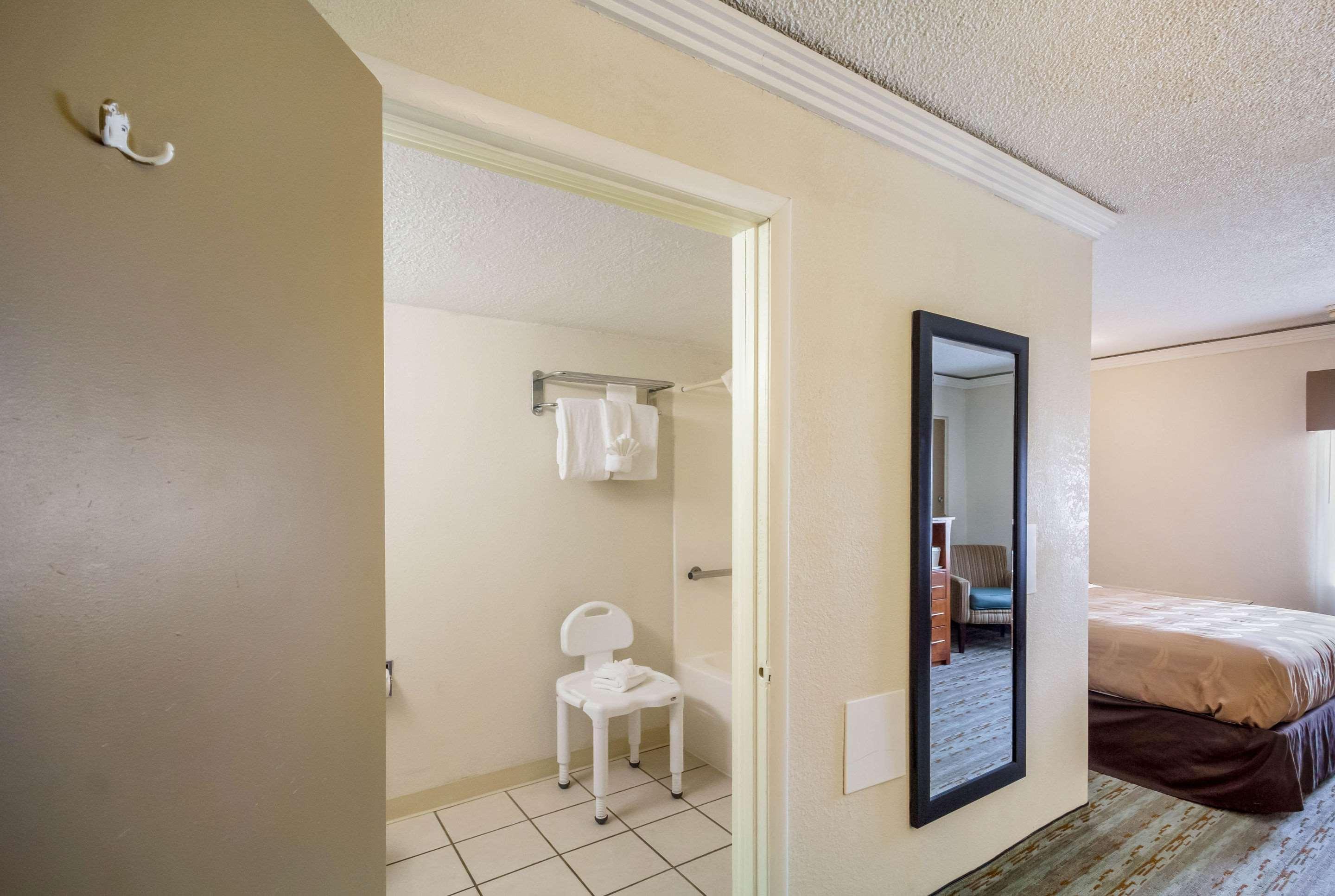 Quality Inn & Suites Kansas City - Independence I-70 East Exteriör bild