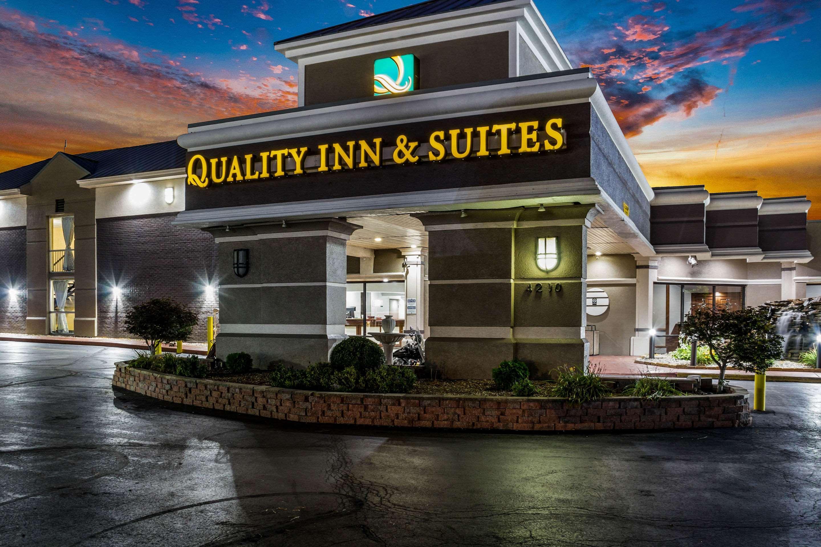 Quality Inn & Suites Kansas City - Independence I-70 East Exteriör bild