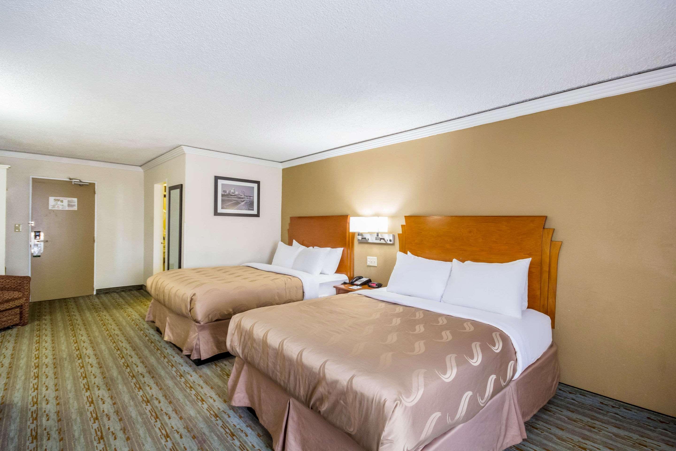 Quality Inn & Suites Kansas City - Independence I-70 East Exteriör bild