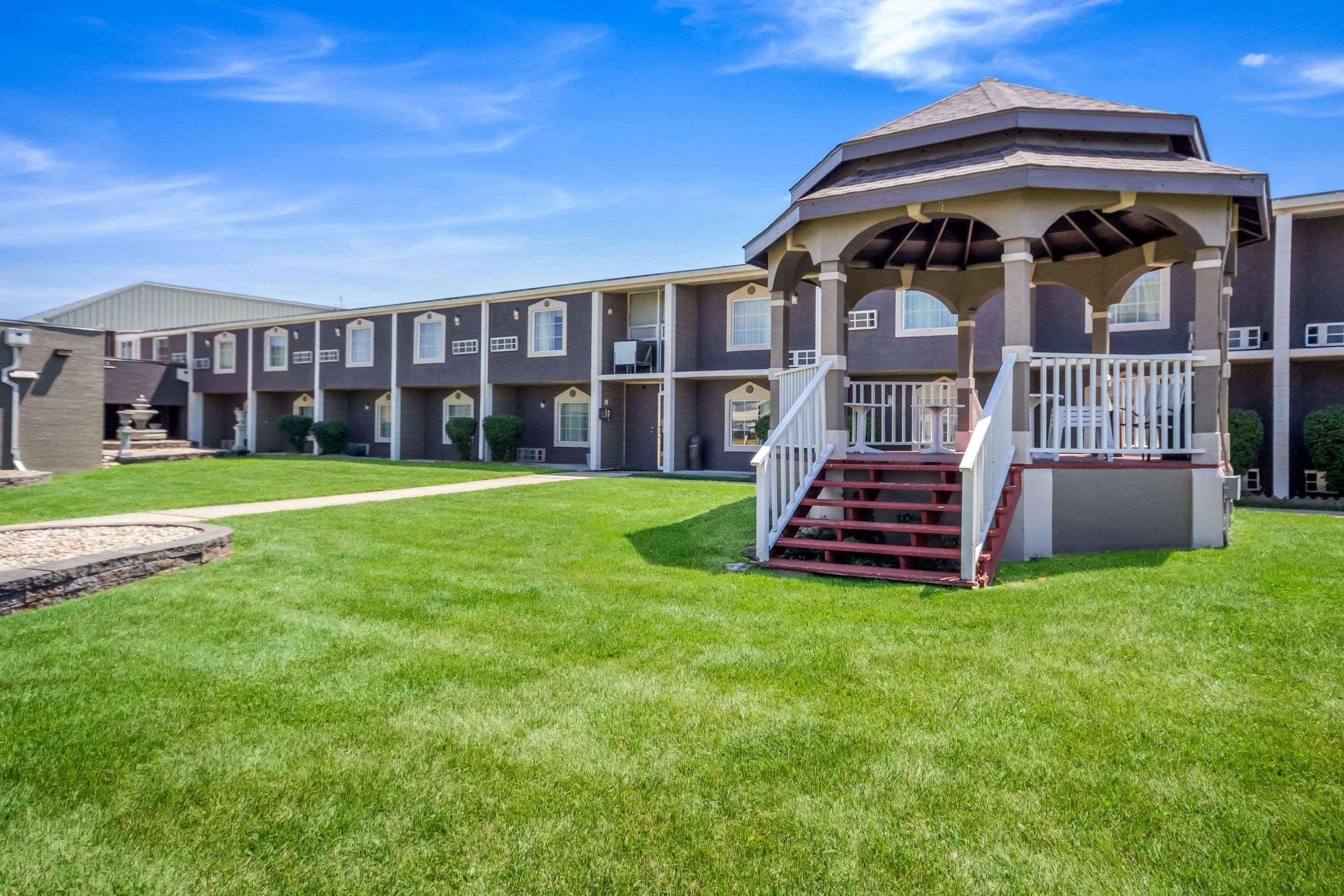 Quality Inn & Suites Kansas City - Independence I-70 East Exteriör bild