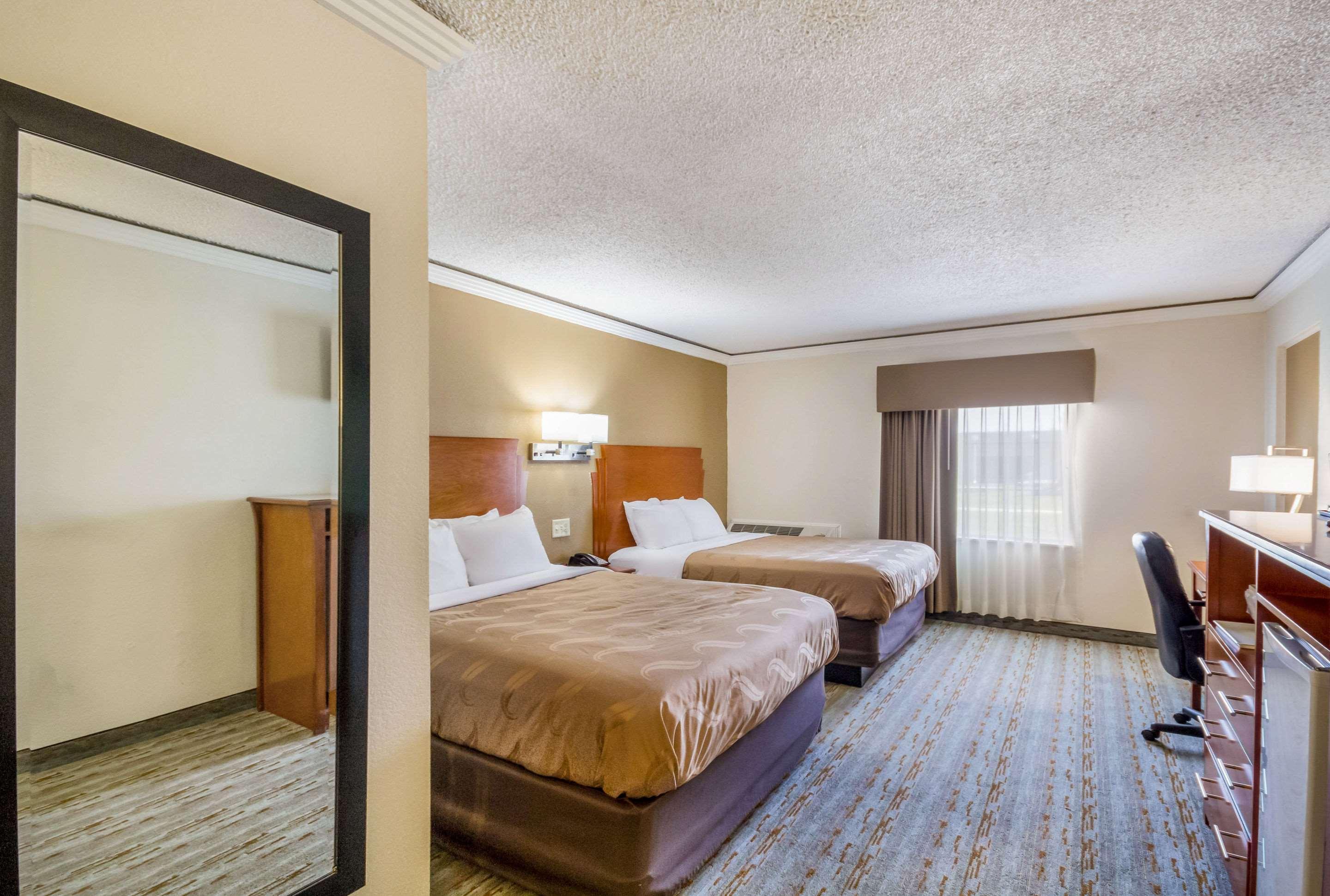 Quality Inn & Suites Kansas City - Independence I-70 East Exteriör bild