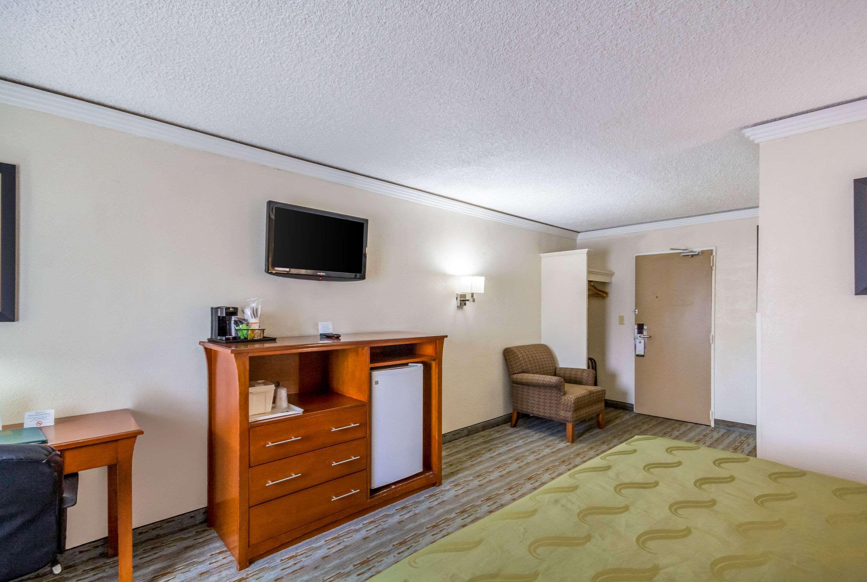 Quality Inn & Suites Kansas City - Independence I-70 East Exteriör bild