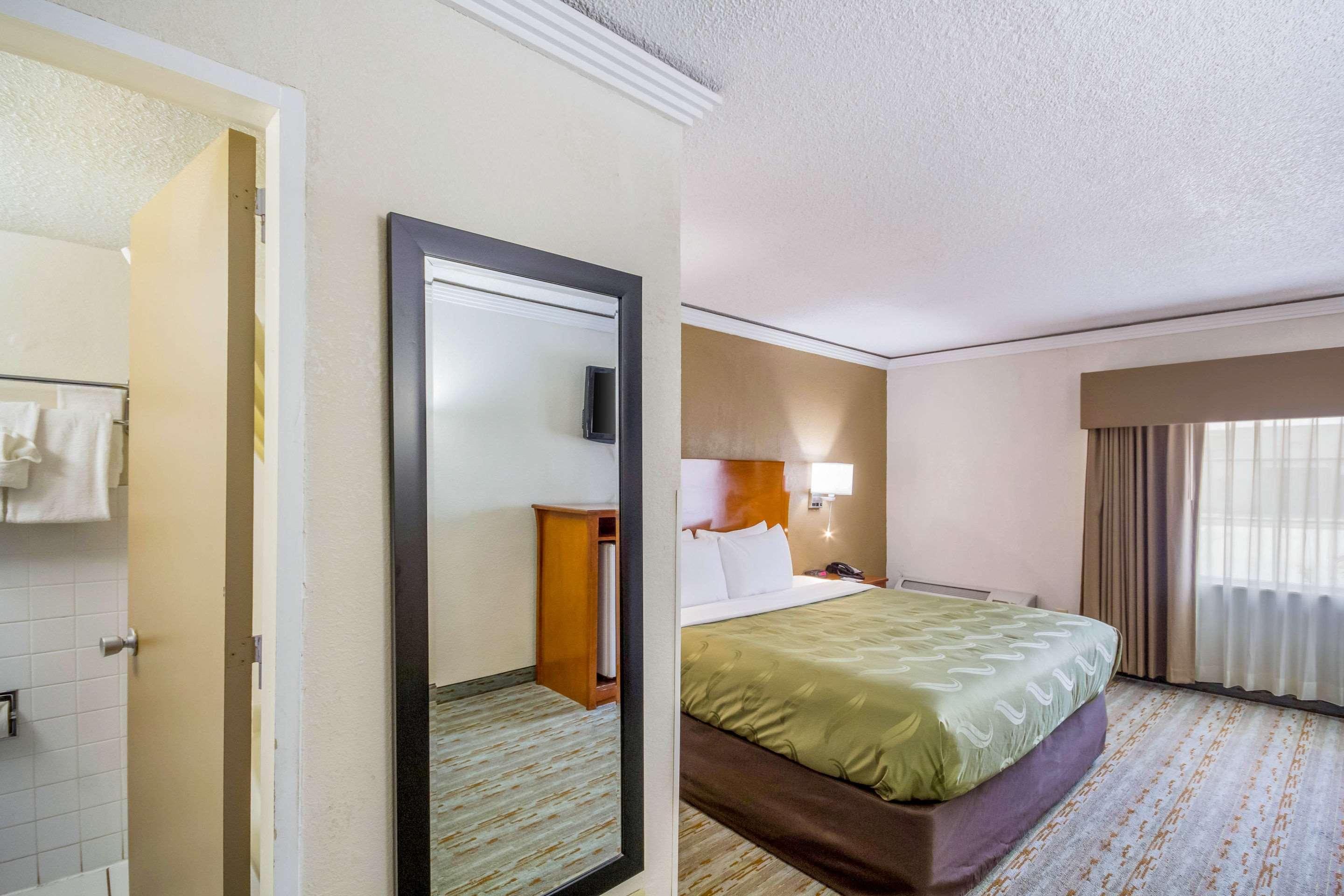 Quality Inn & Suites Kansas City - Independence I-70 East Exteriör bild