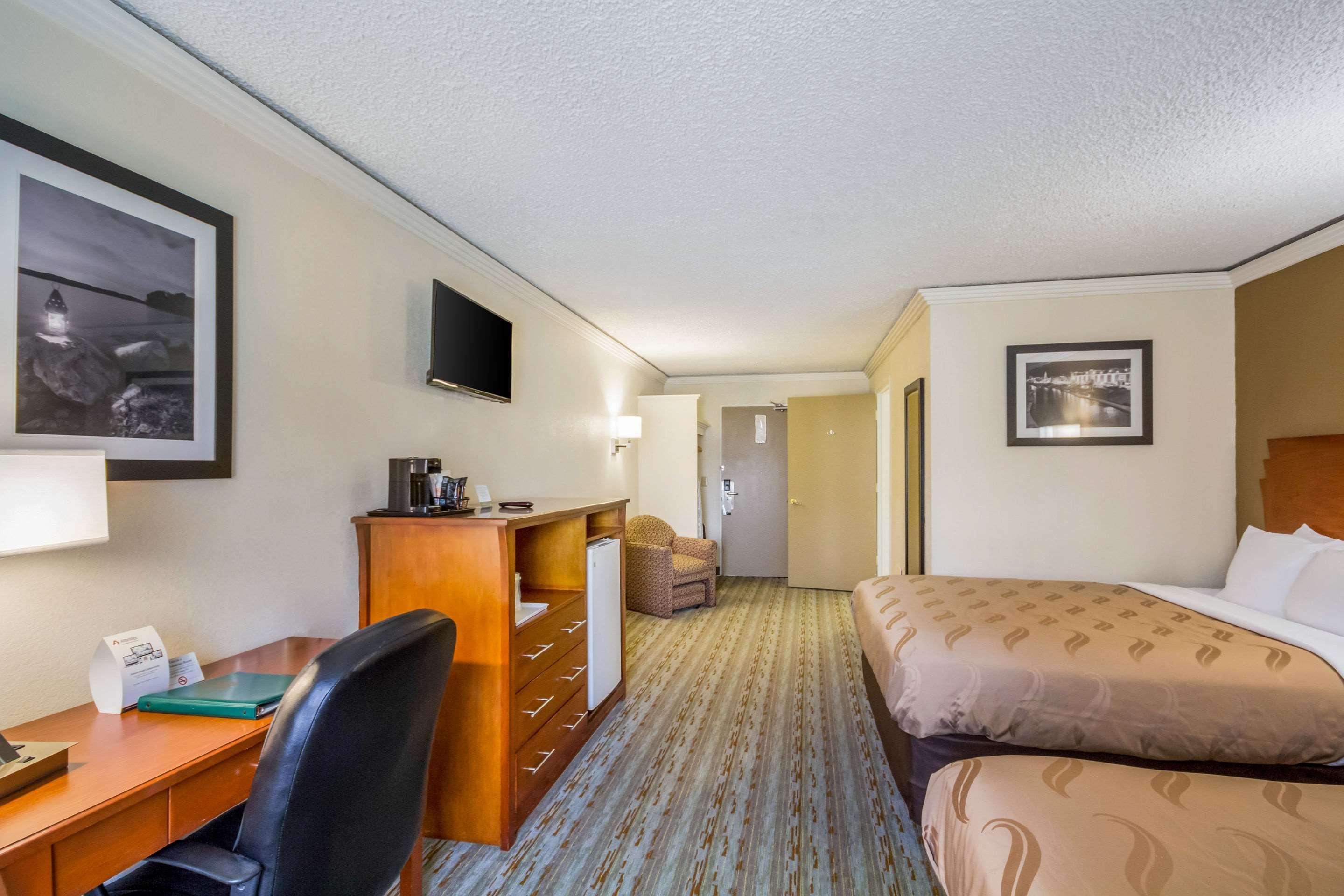 Quality Inn & Suites Kansas City - Independence I-70 East Exteriör bild