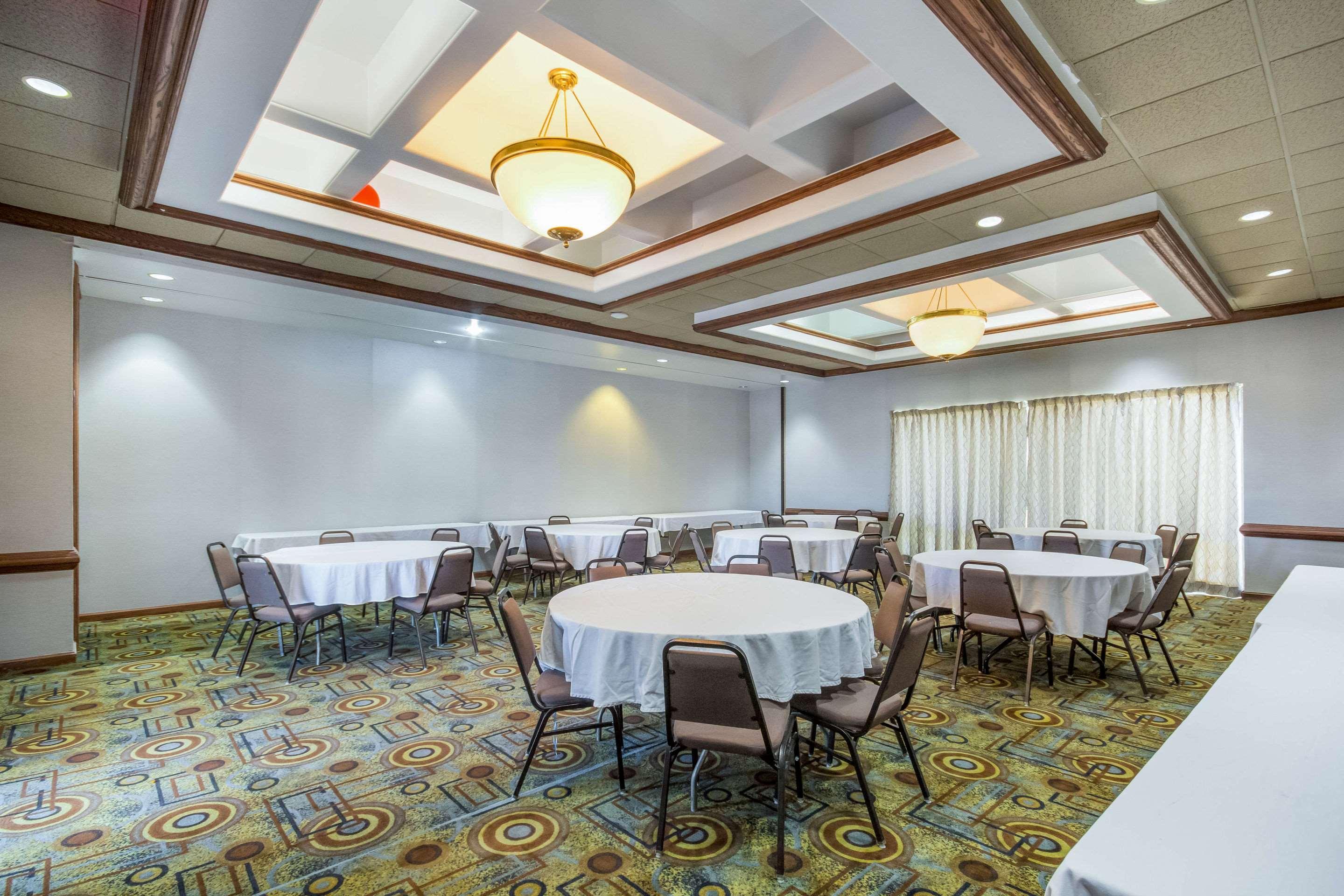Quality Inn & Suites Kansas City - Independence I-70 East Exteriör bild