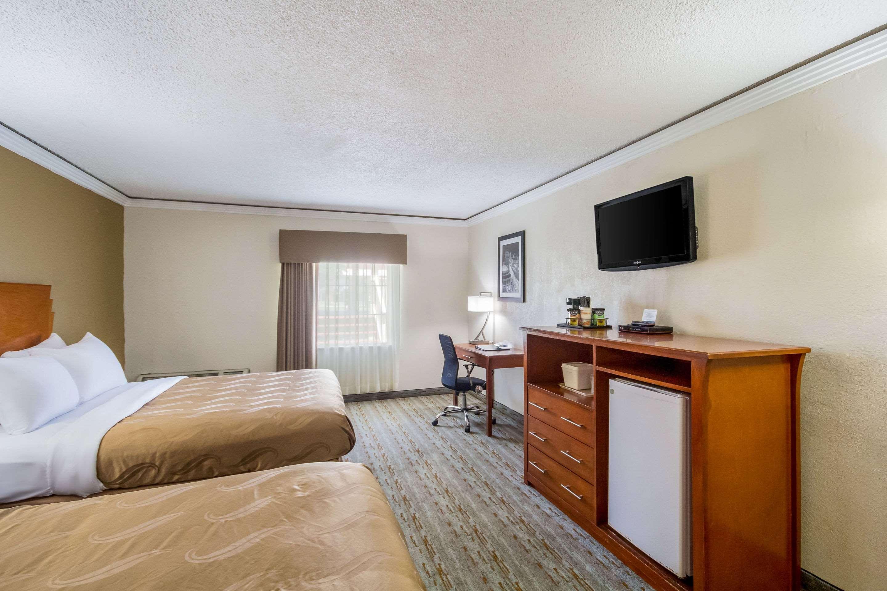 Quality Inn & Suites Kansas City - Independence I-70 East Exteriör bild