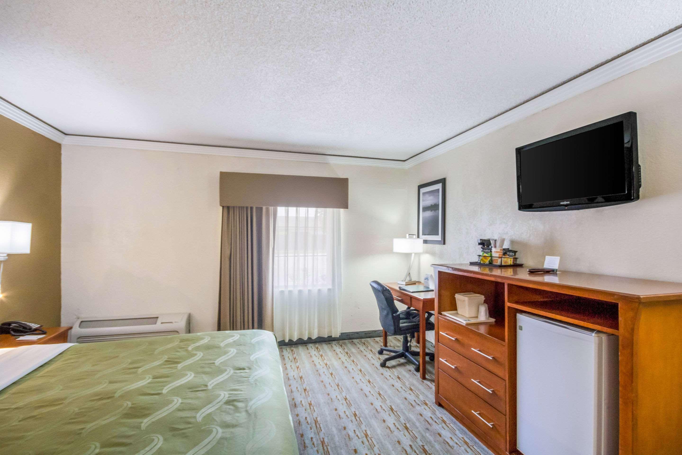 Quality Inn & Suites Kansas City - Independence I-70 East Exteriör bild