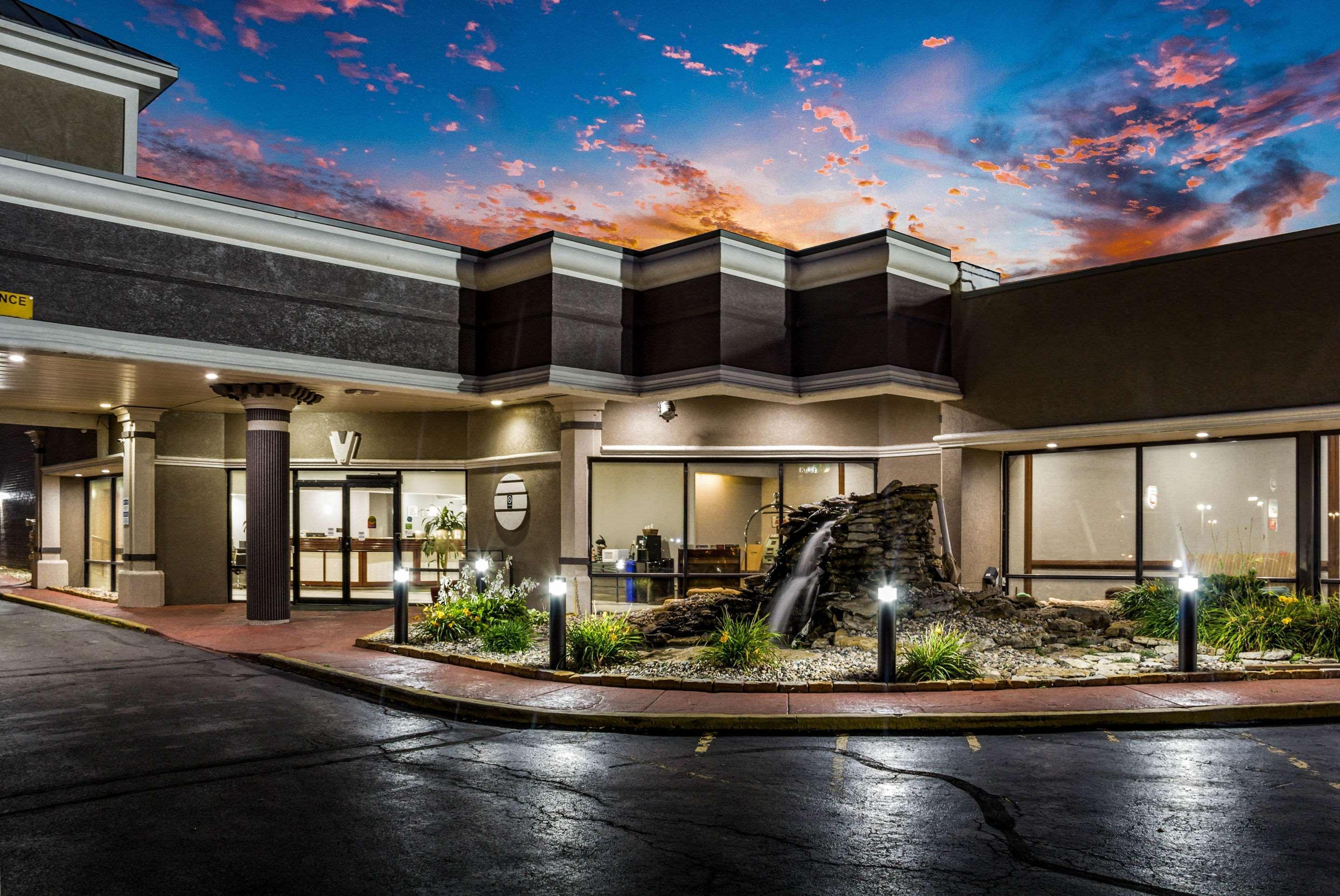 Quality Inn & Suites Kansas City - Independence I-70 East Exteriör bild