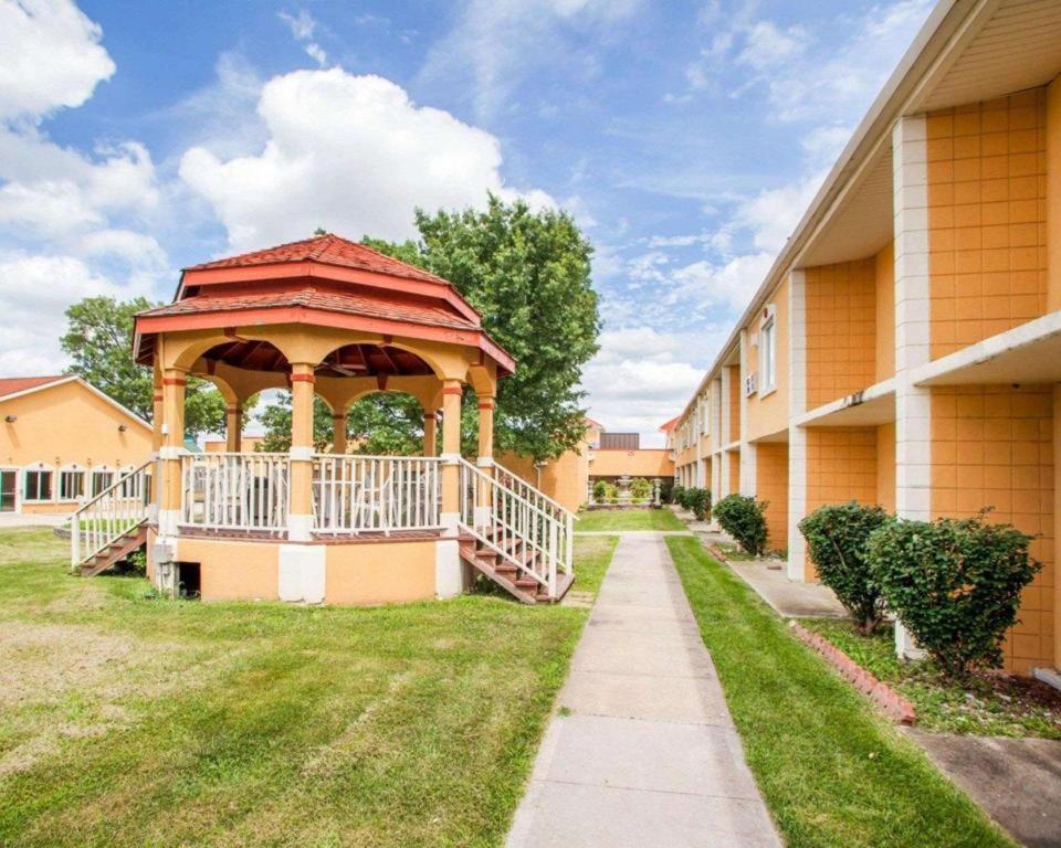 Quality Inn & Suites Kansas City - Independence I-70 East Exteriör bild