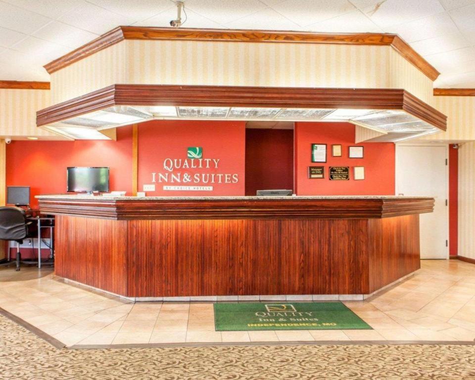 Quality Inn & Suites Kansas City - Independence I-70 East Exteriör bild