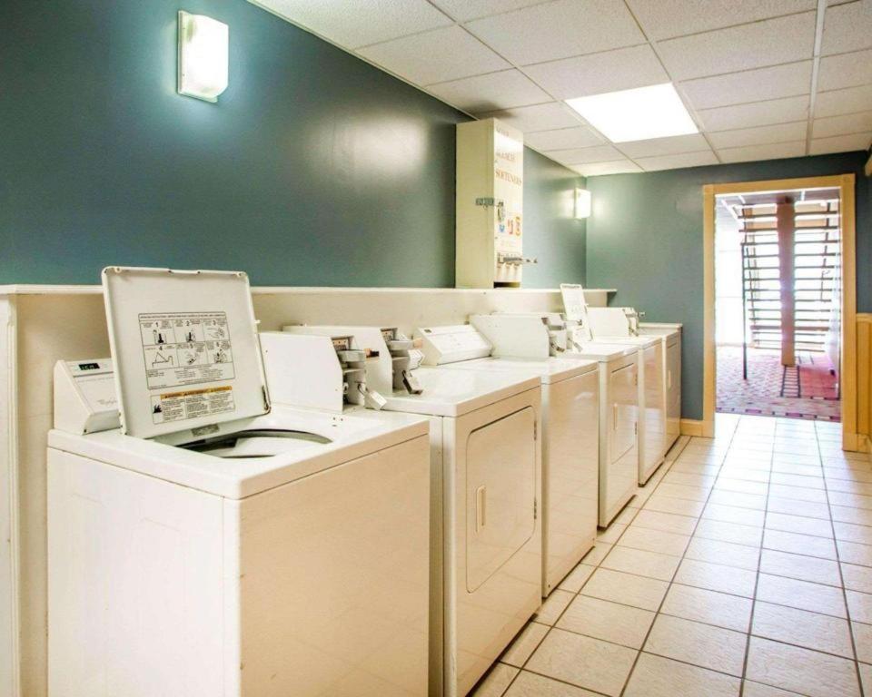 Quality Inn & Suites Kansas City - Independence I-70 East Exteriör bild