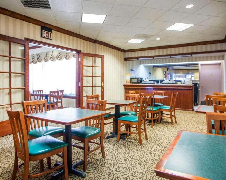 Quality Inn & Suites Kansas City - Independence I-70 East Exteriör bild