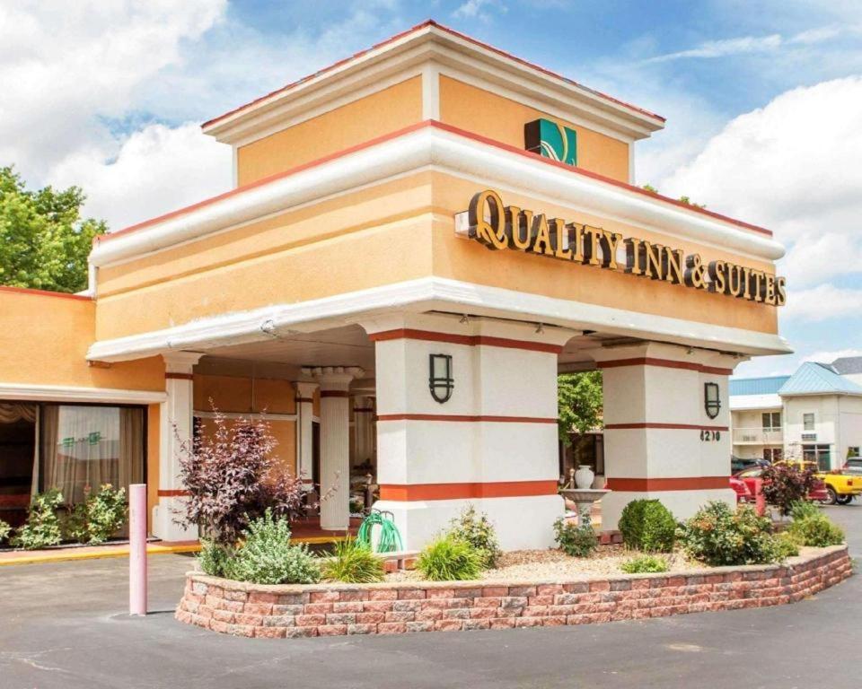 Quality Inn & Suites Kansas City - Independence I-70 East Exteriör bild