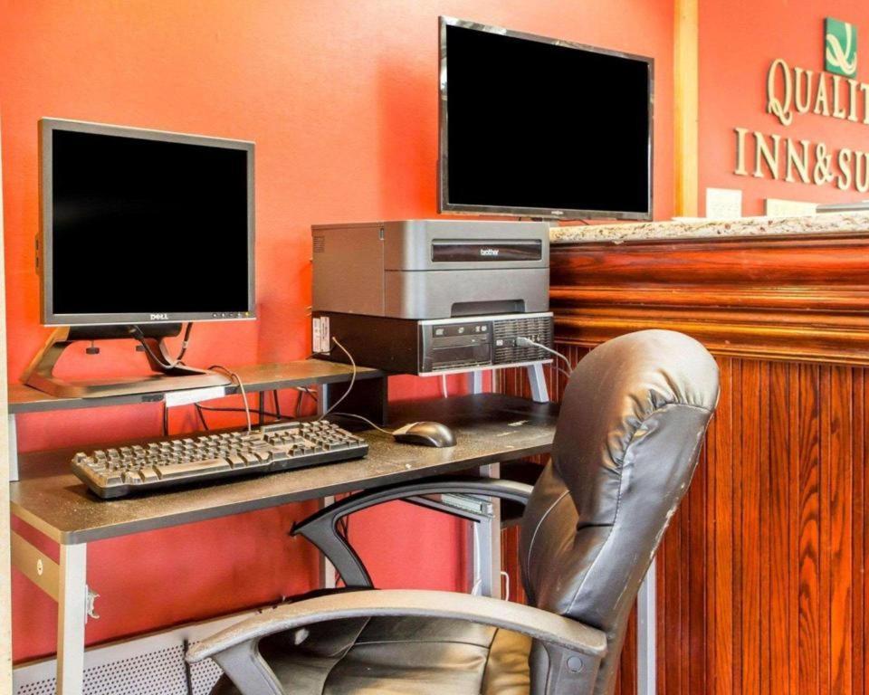 Quality Inn & Suites Kansas City - Independence I-70 East Exteriör bild